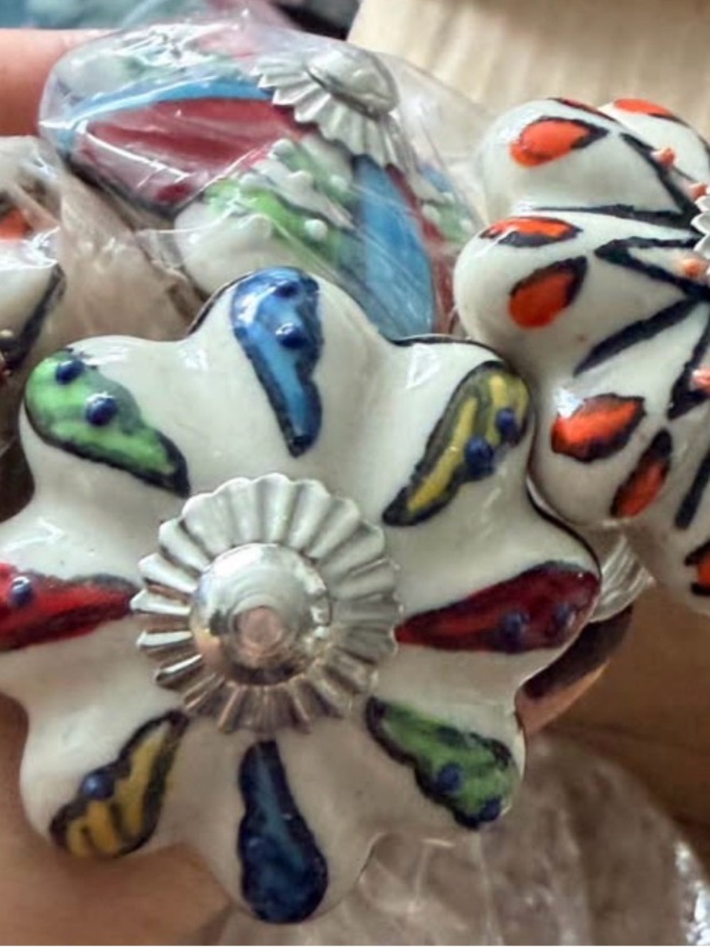 Artncraft Hand-Painted Ceramic Cabinet Knobs (Set of 4) - Picture 3 of 5